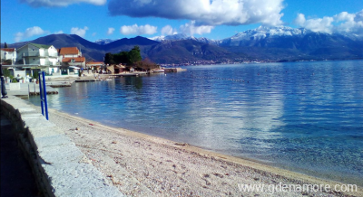 Apartamento GAGA, alojamiento privado en Bao&scaron;ići, Montenegro